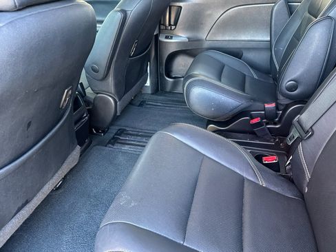Used 2017 Toyota Sienna SE FWD image 24