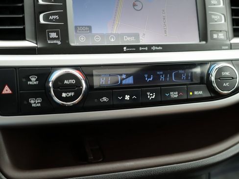 Used 2019 Toyota Highlander Limited Platinum image 18