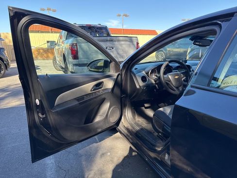 Used 2016 Chevrolet Cruze LS image 3