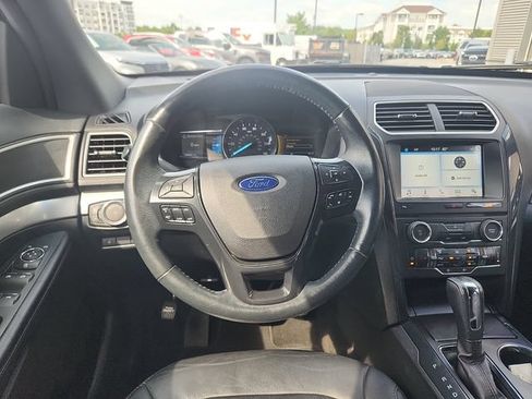 Used 2017 Ford Explorer XLT w/ Equipment Group 202A AWD/4WD image 9