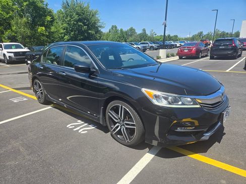 Used 2017 Honda Accord Sport image 2