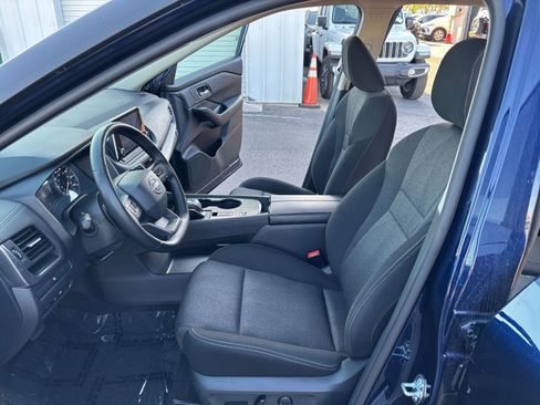 Used 2025 Nissan Rogue SV FWD image 29