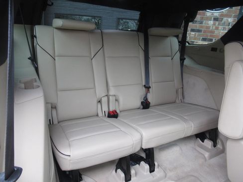 Used 2021 Cadillac Escalade Premium Luxury image 11