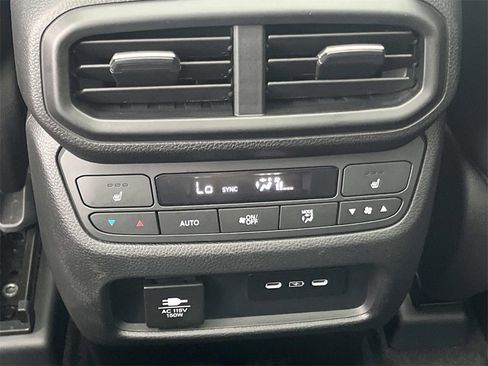 Used 2025 Honda Pilot Black Edition image 19
