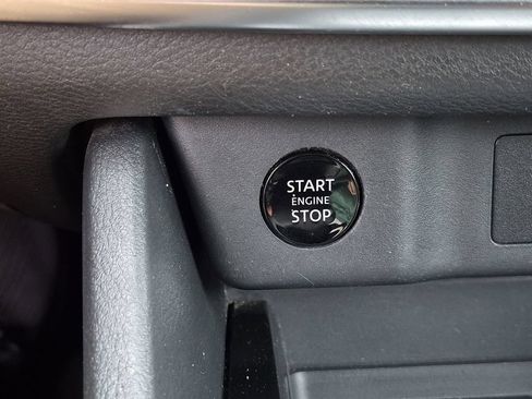 Used 2024 Nissan Rogue SV AWD/4WD image 9