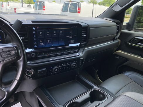 Used 2024 Chevrolet Silverado 2500 ZR2 w/ Technology Package image 25