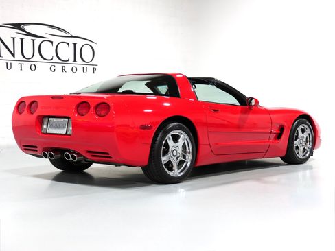 Used 1997 Chevrolet Corvette Coupe w/ Memory Pkg RWD image 12