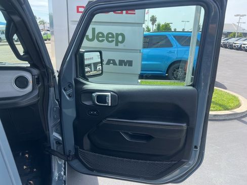 Used 2025 Jeep Wrangler Unlimited Sahara w/ Safety Group AWD/4WD image 38