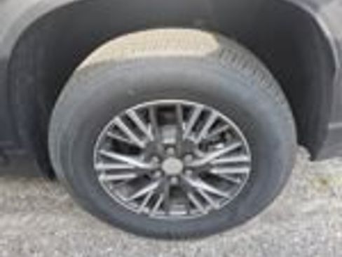 Used 2026 Chevrolet Traverse LT FWD image 12