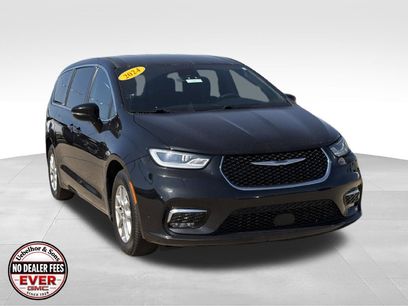 Used 2024 Chrysler Pacifica Touring