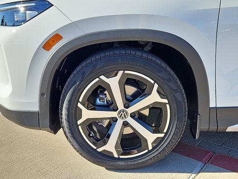 New 2026 Volkswagen Tiguan SE image 6