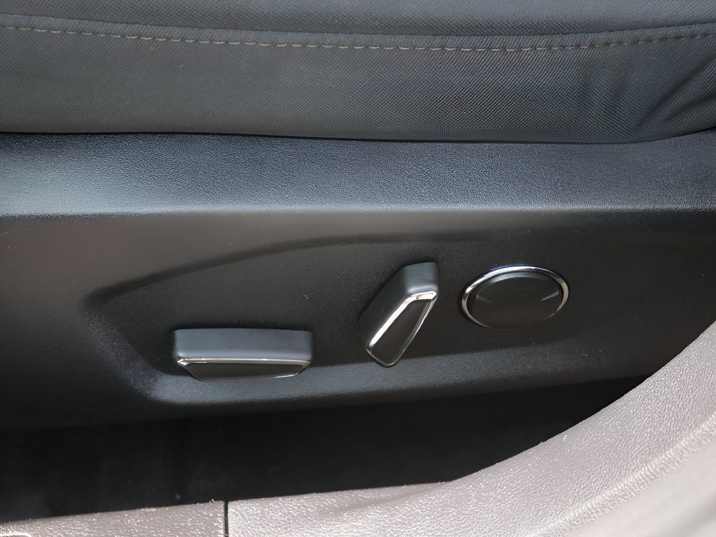 Used 2019 Ford Fusion SE FWD image 15