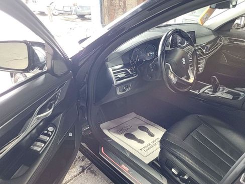 Used 2019 BMW 740i w/ Parking Assistance Package RWD image 8
