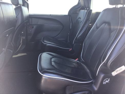Used 2026 Chrysler Pacifica Limited w/ S Appearance Package FWD image 10