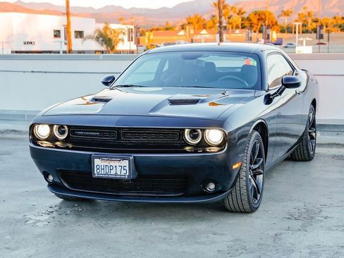 Used 2018 Dodge Challenger SXT w/ Blacktop Package image 4