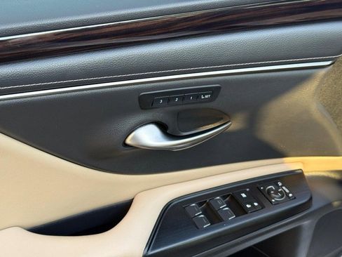 Used 2021 Lexus ES 250 w/ Premium Package image 18