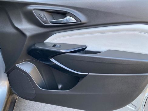 Used 2025 Chevrolet Trax LT w/ Driver Confidence Package image 41