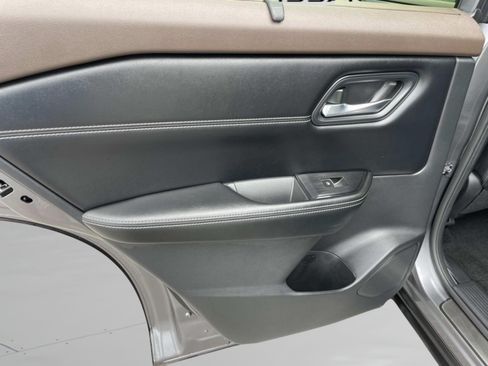 Used 2023 Nissan Rogue SL w/ SL Premium Package FWD image 13
