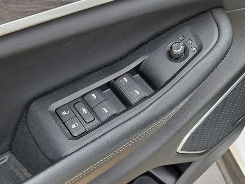 Used 2023 Jeep Grand Cherokee L Limited w/ Luxury Tech Group II AWD/4WD image 24