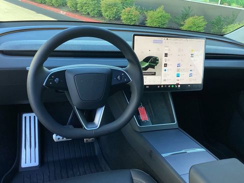 Used 2026 Tesla Model Y AWD image 12