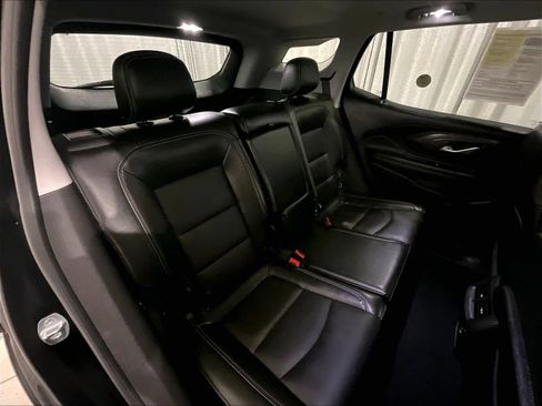 Used 2022 GMC Terrain SLT w/ Infotainment Package II image 16