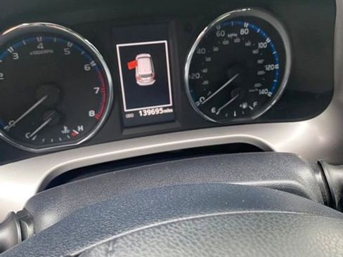 Used 2016 Toyota RAV4 XLE FWD image 14