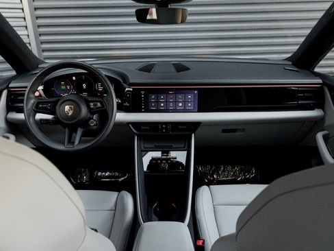 Used 2024 Porsche Macan 4 Electric image 15