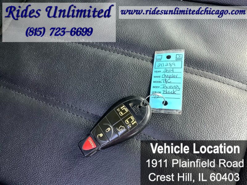 Used 2014 Chrysler Town & Country Touring FWD image 30