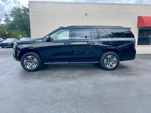 Used 2025 Chevrolet Suburban Z71 AWD/4WD image 2