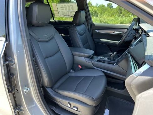 New 2025 Cadillac XT6 Luxury image 26