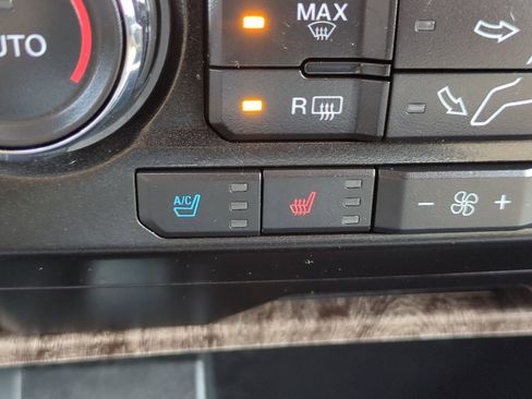 Used 2017 Ford F350 Lariat w/ Chrome Package image 24