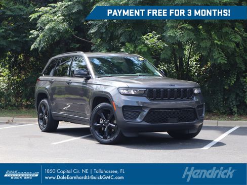 Used 2023 Jeep Grand Cherokee Altitude RWD image 1