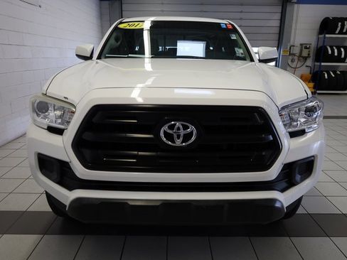 Used 2017 Toyota Tacoma SR image 18
