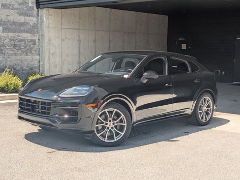 Used 2025 Porsche Cayenne Coupe image 1