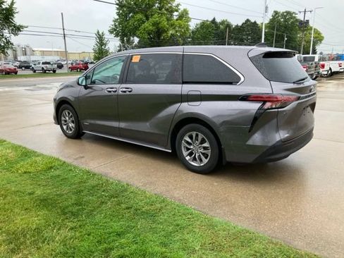 Used 2021 Toyota Sienna LE AWD/4WD image 5
