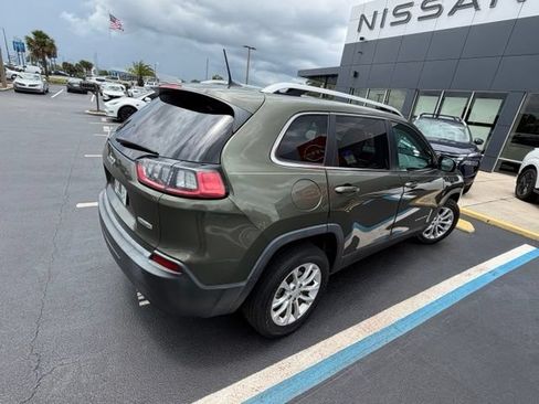 Used 2019 Jeep Cherokee Latitude w/ Popular Appearance Group FWD image 2