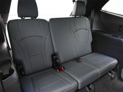 Used 2024 Buick Enclave Premium image 25