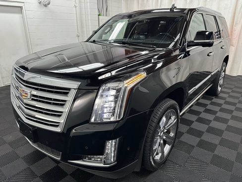 Used 2017 Cadillac Escalade Platinum AWD/4WD image 4
