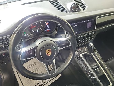 Used 2021 Porsche Macan image 11