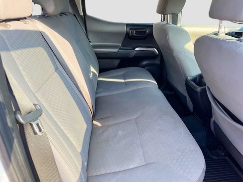 Used 2020 Toyota Tacoma SR5 RWD image 25