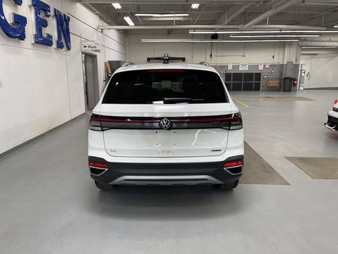 Used 2025 Volkswagen Taos SEL AWD/4WD image 5
