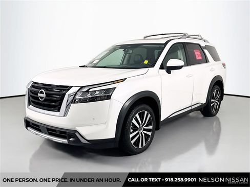 Certified 2024 Nissan Pathfinder Platinum image 1