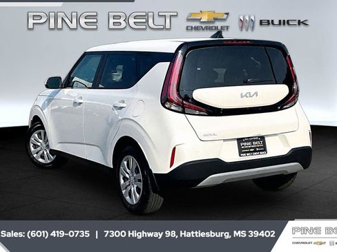 Used 2024 Kia Soul LX FWD image 2