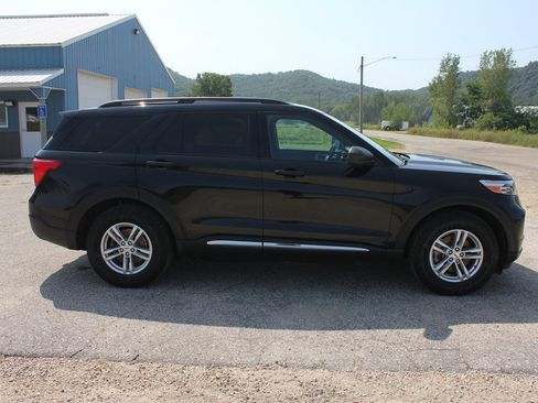 Used 2020 Ford Explorer XLT w/ Equipment Group 202A AWD/4WD image 4