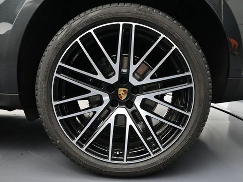 Used 2026 Porsche Macan AWD/4WD image 26