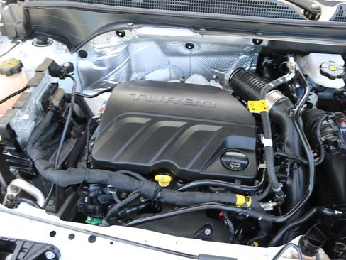 Used 2025 Buick Envista Sport Touring w/ Convenience I Package FWD image 10