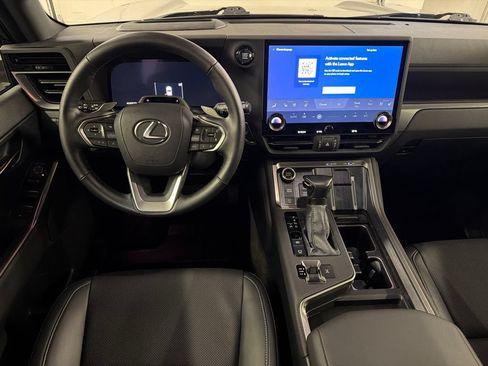 Used 2025 Lexus GX 550 w/ Accessory Package (2T) AWD/4WD image 8