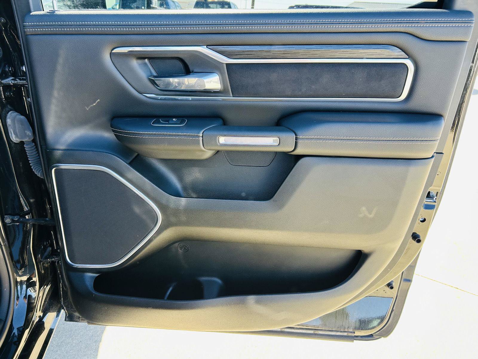 Used 2023 RAM 1500 Laramie AWD/4WD image 30