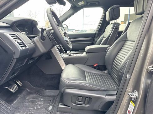 Certified 2025 Land Rover Discovery Dynamic SE image 18
