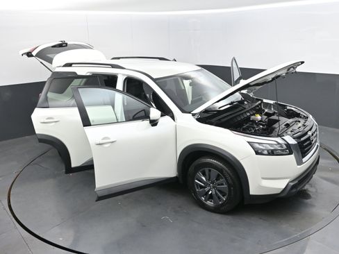 Used 2024 Nissan Pathfinder SV image 40